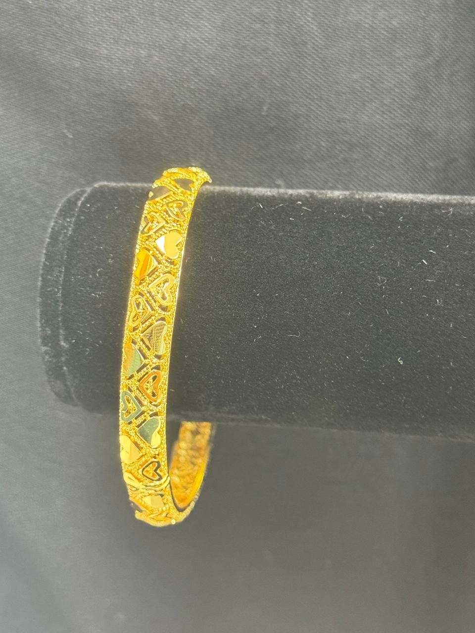 Palestinian Elegance imitated gold heart design gold bangle bracelet with intricate detailing