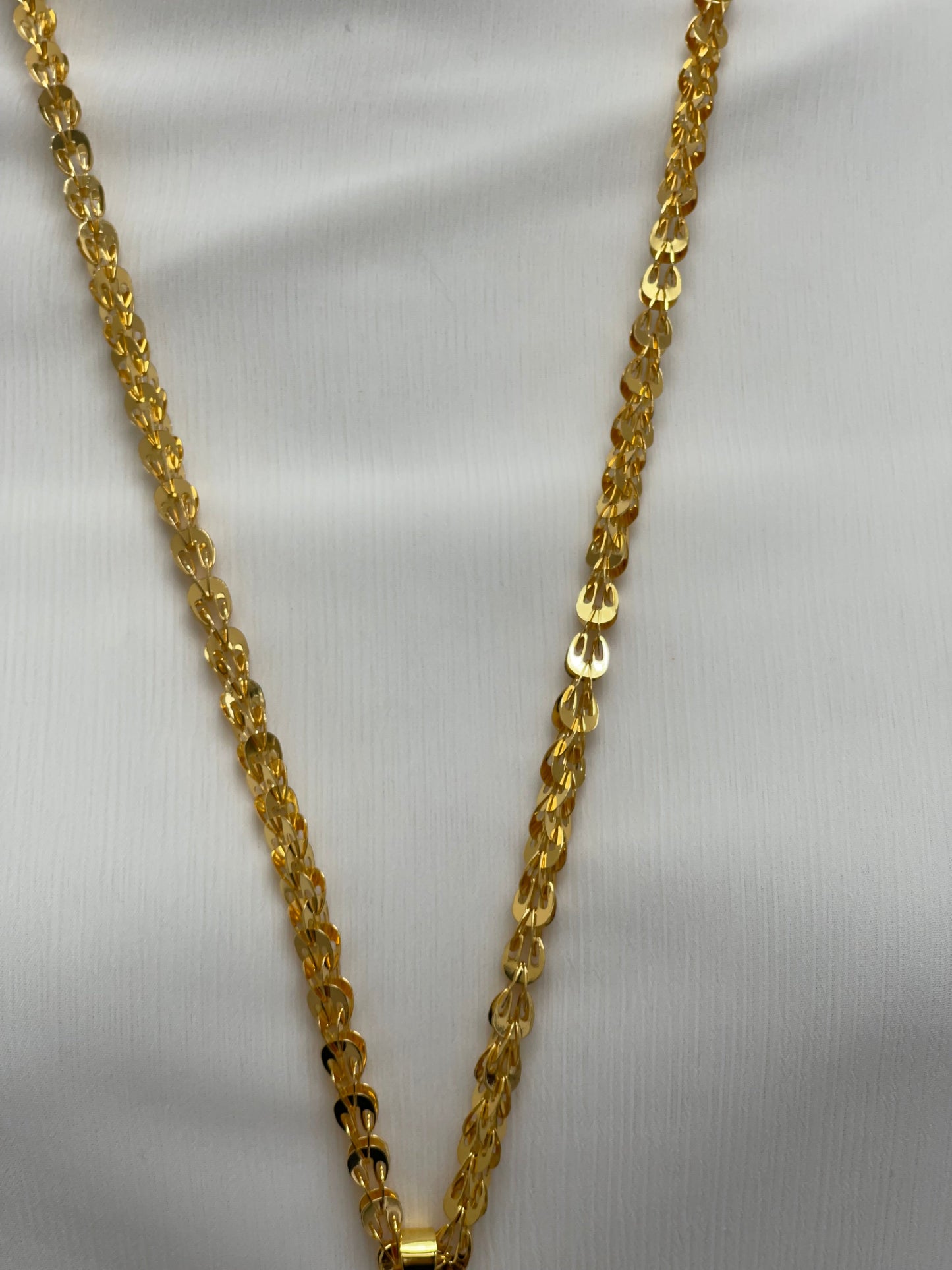 Palestinian Elegance long rose pendant necklace with intricate gold chain link design