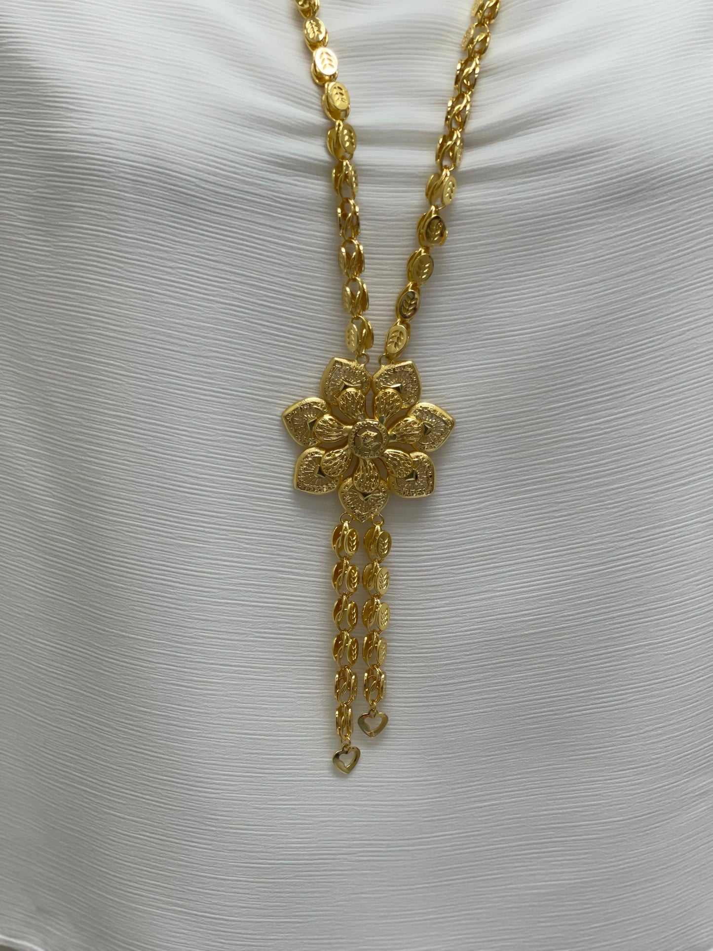 Floral Elegance: Halbe Flower Necklace Palestinian Elegance