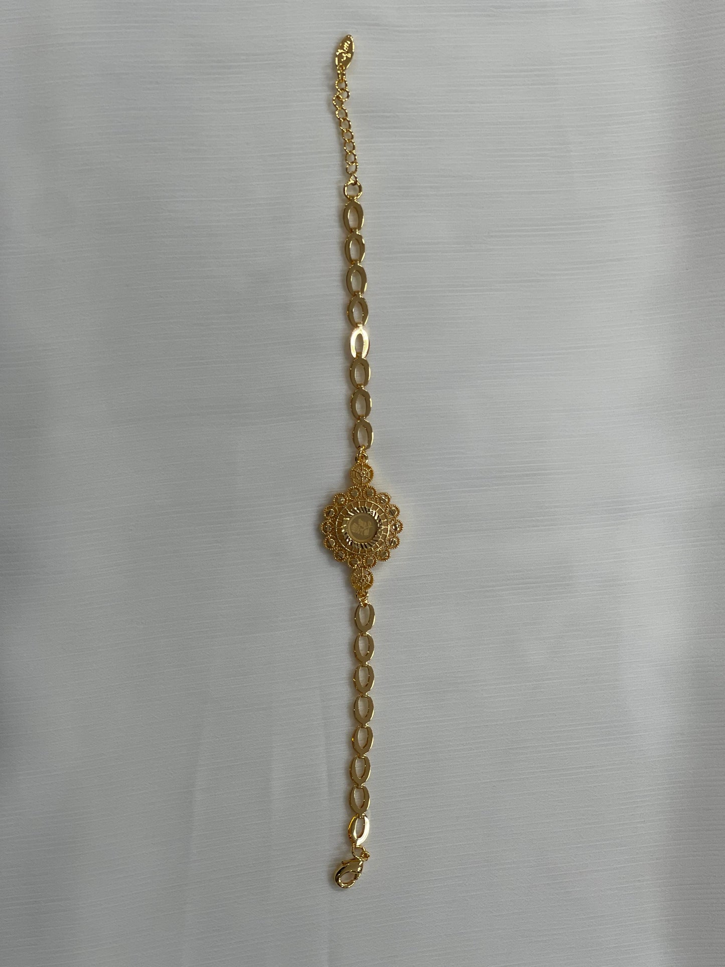 Palestinian Elegance gold jewelry set for women featuring a delicate linked chain bracelet with ornate central design