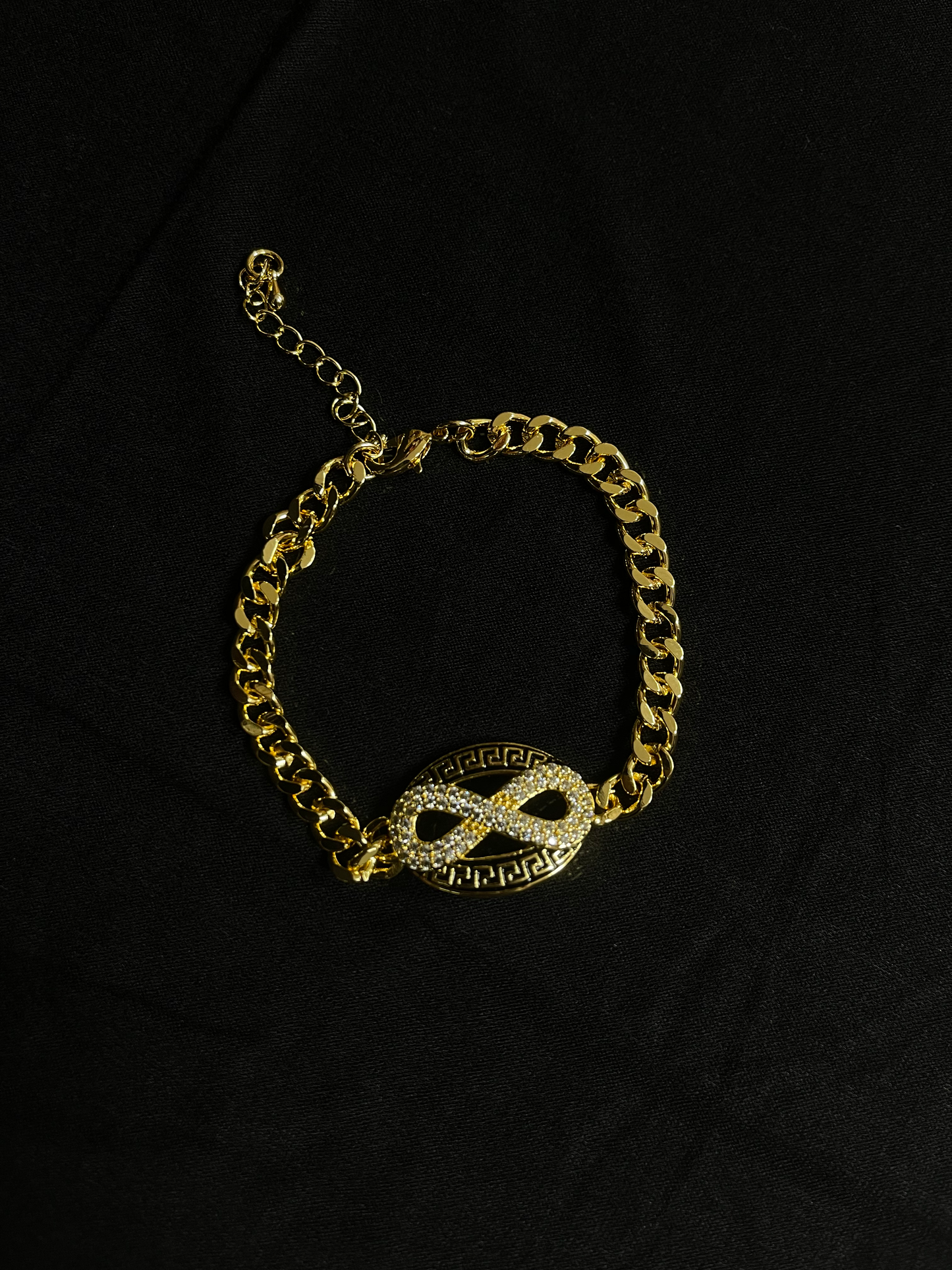 Imitated Gold Bracelet with Infiniti Symbol featuring a gold chain and rhinestone decorated infinity charm