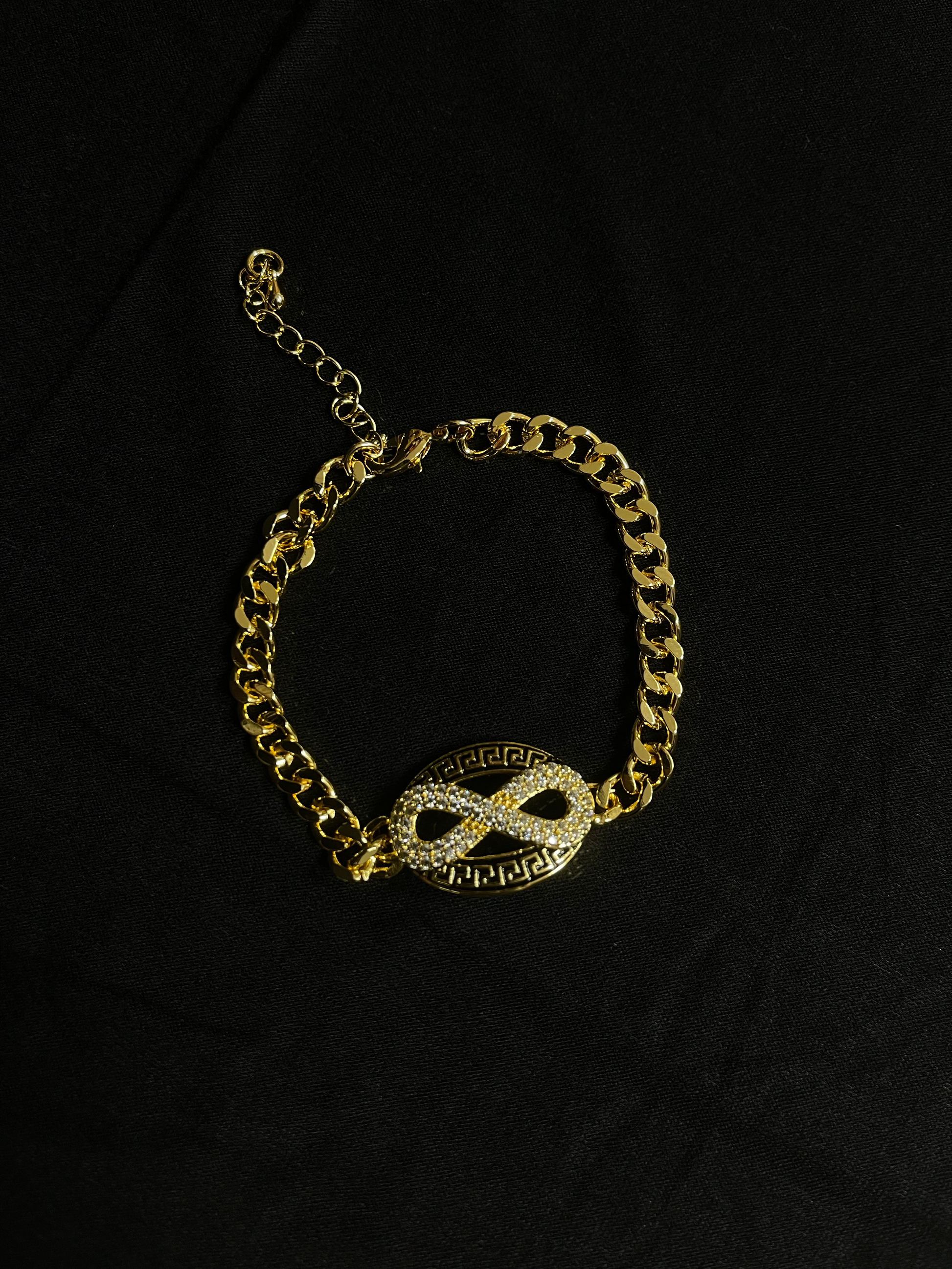 Imitated Gold Bracelet with Infiniti Symbol featuring a gold chain and rhinestone decorated infinity charm