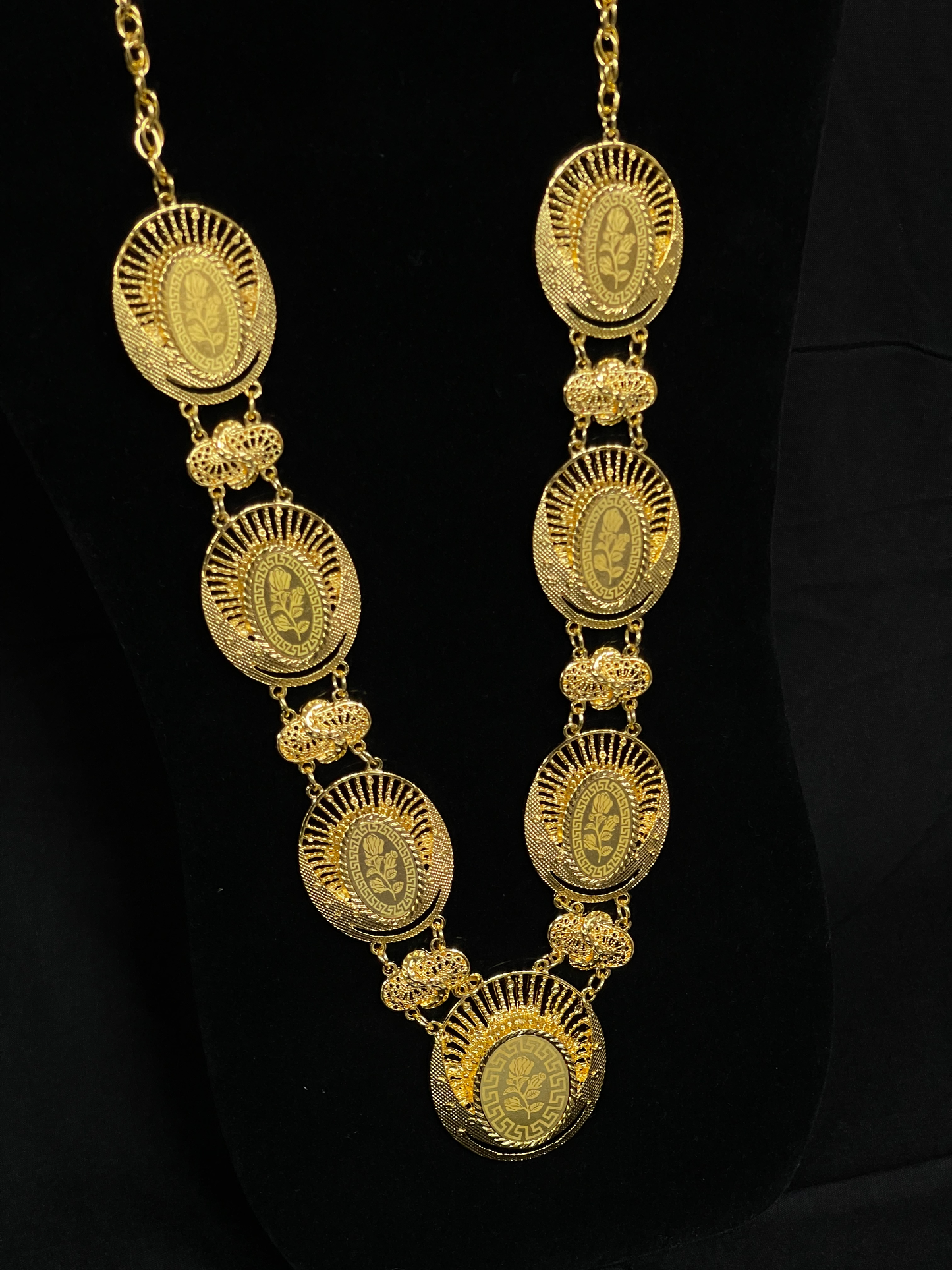 Palestinian Elegance klada necklace gold imitation with intricate round coin and bead design
